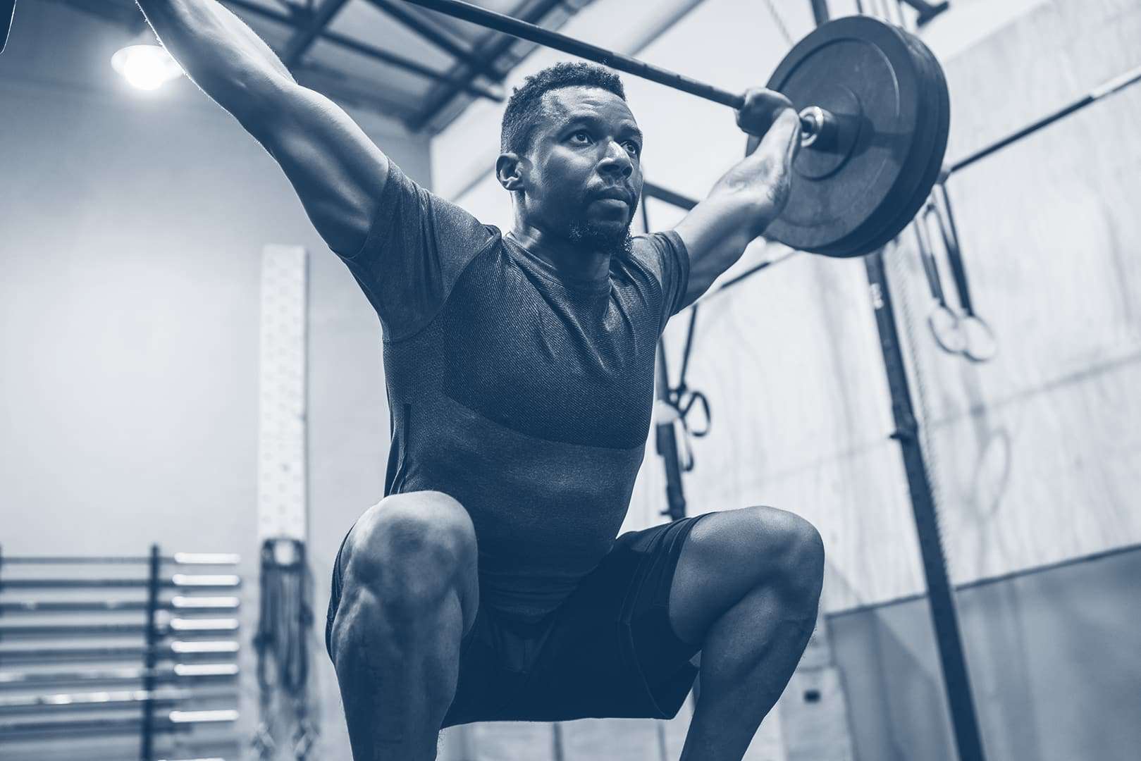 Crossfit athlete doing exercise with a barbell.